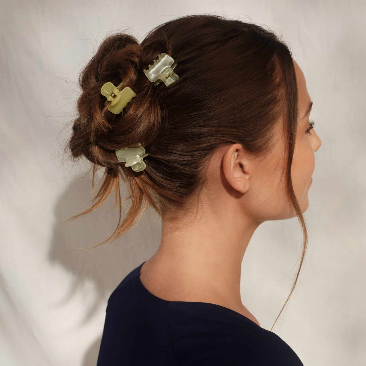 509259-CoastalCottage-MiniJellyCloudClips-8pc-PearlizedCream_ButterYellow-Model-5-1280x1280px.jpg